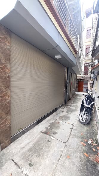 Nhà phố Cầu Giấy 30m² giá 9.8 tỷ - Ngõ thông tứ phía, tiện lợi ngay gần ô tô!