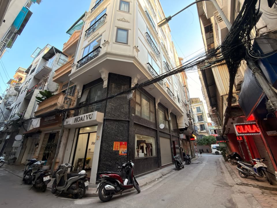 Nhà 7 tầng thang máy lô góc Hào Nam 55m² giá 22.9 tỷ - Đầu tư sinh lời tuyệt vời!