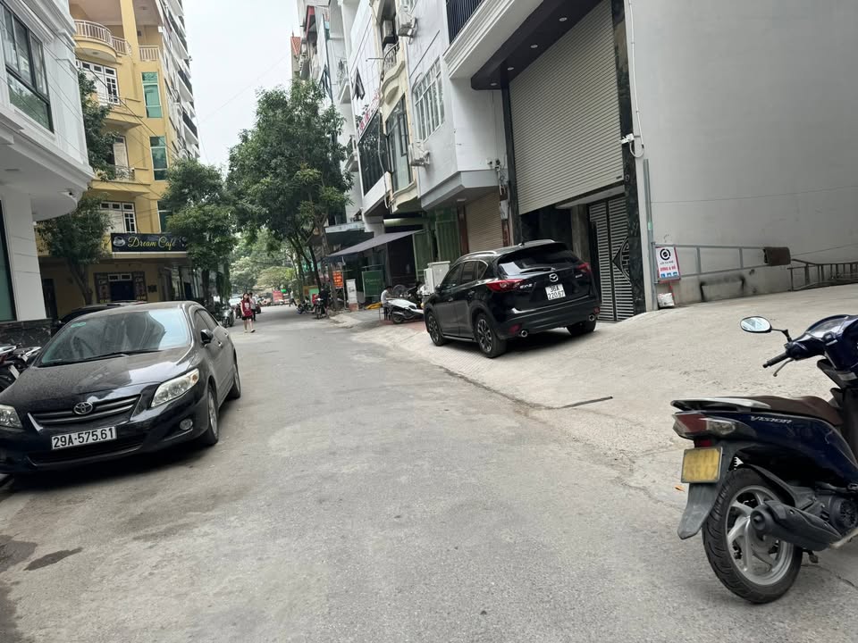 Đất nền Cầu Giấy 80m² giá 30 tỷ - Xây dựng 7 tầng thang máy