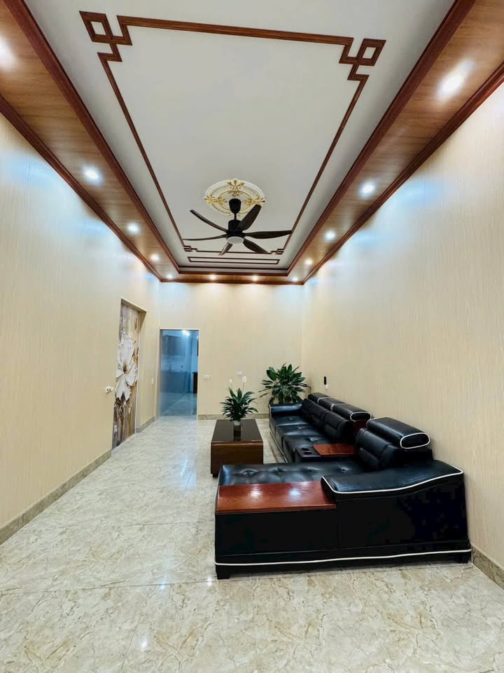 Nhà 2,5 tầng Nguyễn Chí Thanh 56m² giá 1,9 tỷ - Sẵn sàng vào ở ngay!