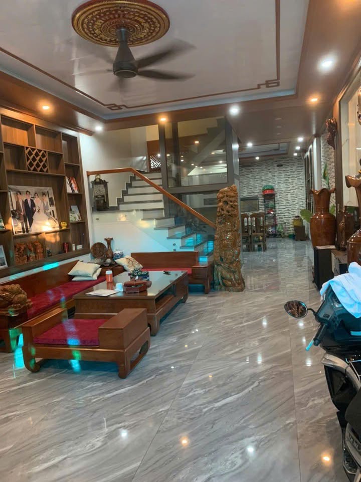 Nhà 4 tầng Quảng Thành, Thanh Hóa 80m² giá 9 tỷ - Sẵn sàng ở ngay!