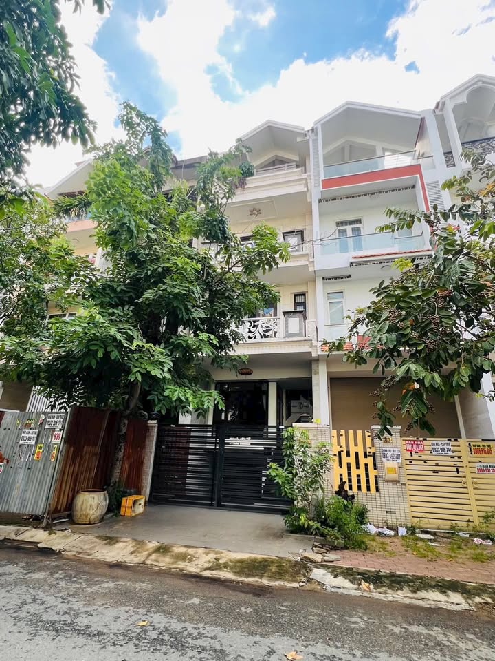 Nhà phố KDC Him Lam, P. Tân Hưng, Q. 7, TP. HCM 100m² giá 28.6 tỷ - Thiết kế hiện đại, pháp lý rõ ràng!