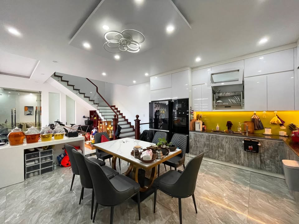 Nhà 3 tầng Đằng Hải 83m² giá 6.8 tỷ - Thiết kế hiện đại, tiện nghi đầy đủ!