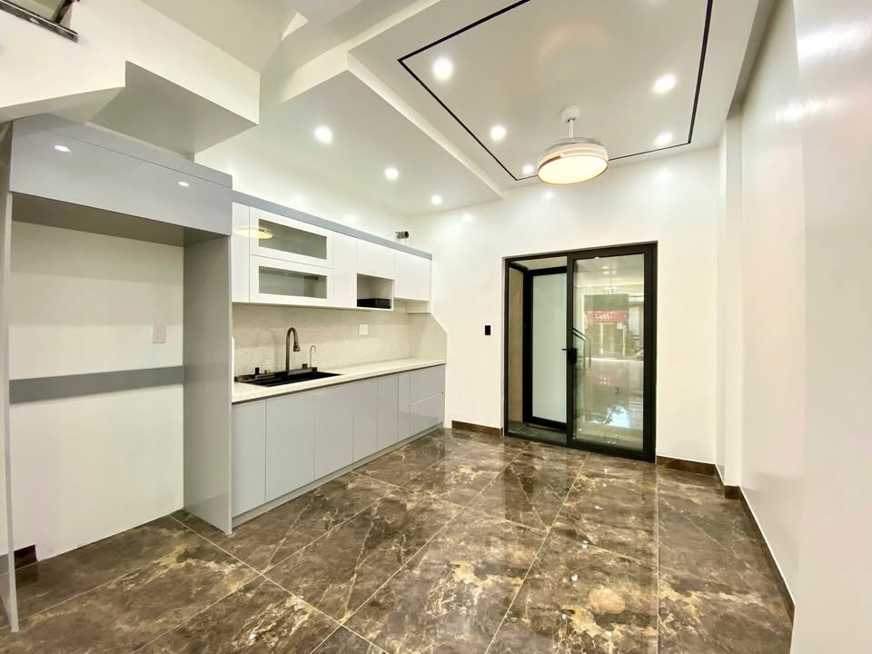 Nhà 5 tầng mặt đường Kiều Sơn, Đằng Lâm, Hải An 55m² giá 6.6 tỷ - Đầu tư sinh lời!