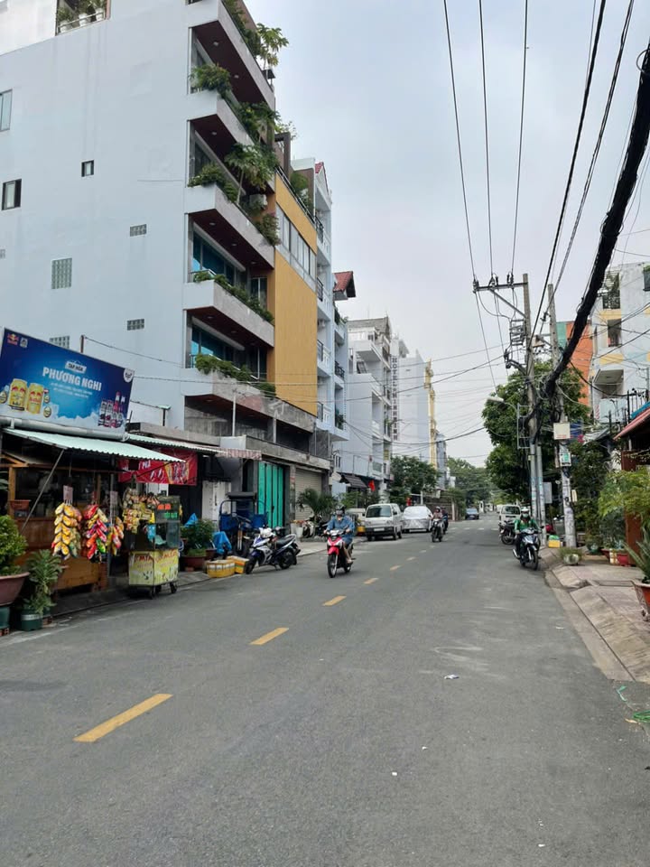 Nhà mặt tiền Đô Đốc Long, Tân Quý, 136m² giá 17 tỷ - Khu dân cư sầm uất!