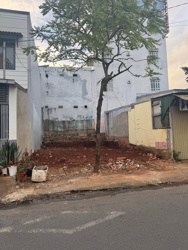 Bán FrontHouse mặt tiền Hồ Tùng Mậu, Buôn Ma Thuột 92m² giá 6.8 tỷ - Kinh doanh thuận lợi!