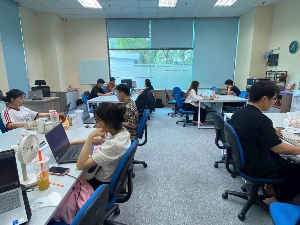 Sàn văn phòng cho thuê tại Dương Đình Nghệ 85m² giá 28 triệu - Trang bị đầy đủ nội thất!