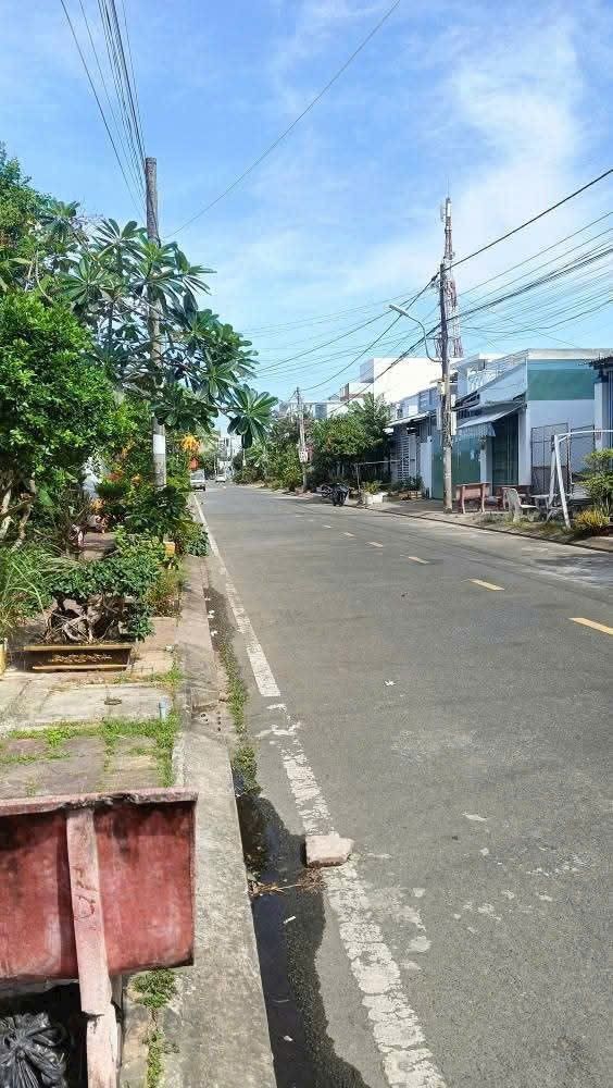 Nhà phố Cà Mau 100m² giá 2 tỷ - Gần trung tâm hành chính