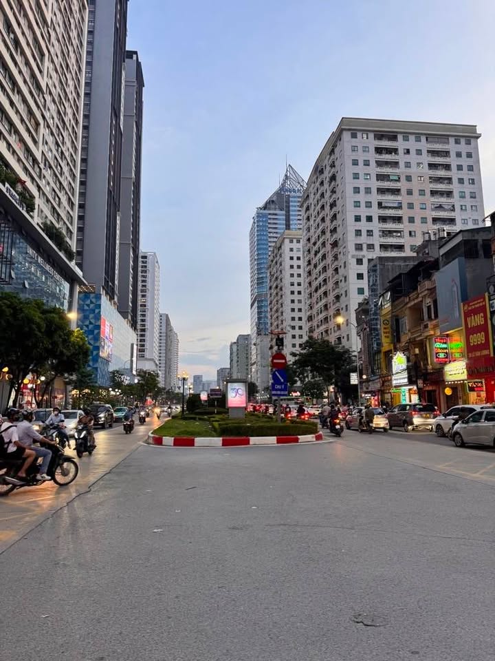 Bán đất Lê Văn Lương 180m² giá 42 tỷ - Đầu tư sinh lời ngay!