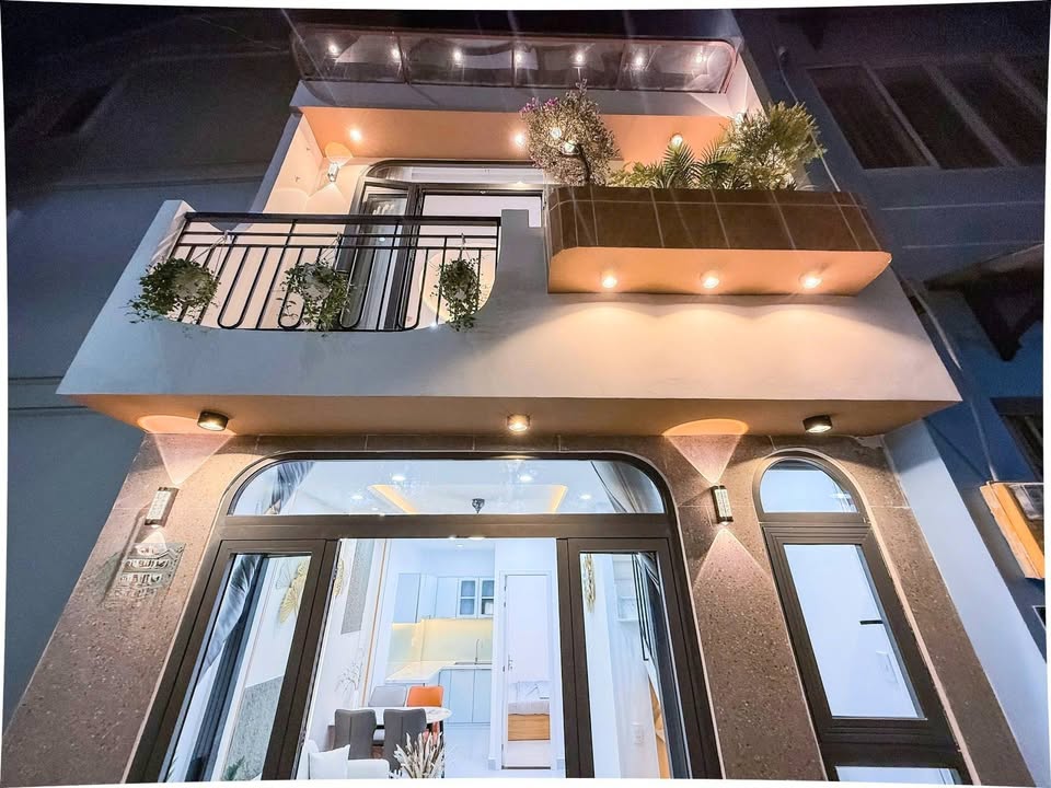Nhà 2 tầng hẻm xe hơi Tăng Bạt Hổ, Bình Thạnh 31m² giá 5.45 tỷ - Full nội thất cao cấp