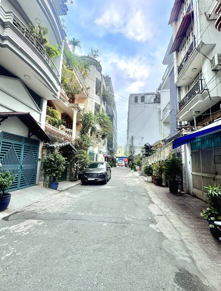 Nhà phố 4 tầng Hoàng Văn Thụ, P.4 Tân Bình 70m² giá 15.99 tỷ - Vị trí đắc địa, sẵn sàng ở ngay!