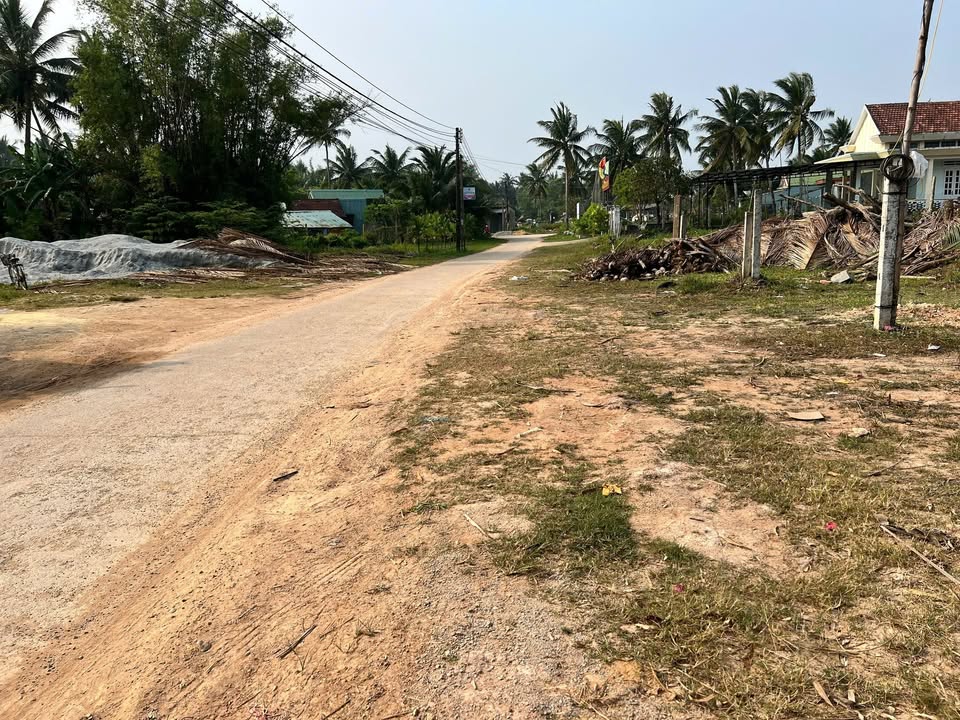 Đất mặt tiền đường lớn tại phường Tam Quan, diện tích 137m² chỉ 1 tỷ - Cơ hội đầu tư hấp dẫn!