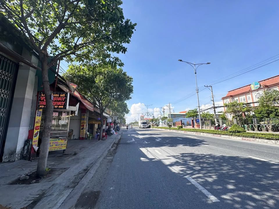 Nhà mặt tiền Ấp Bắc, P.10, TP. Mỹ Tho 320m² giá 22 tỷ - Kinh doanh sầm uất!