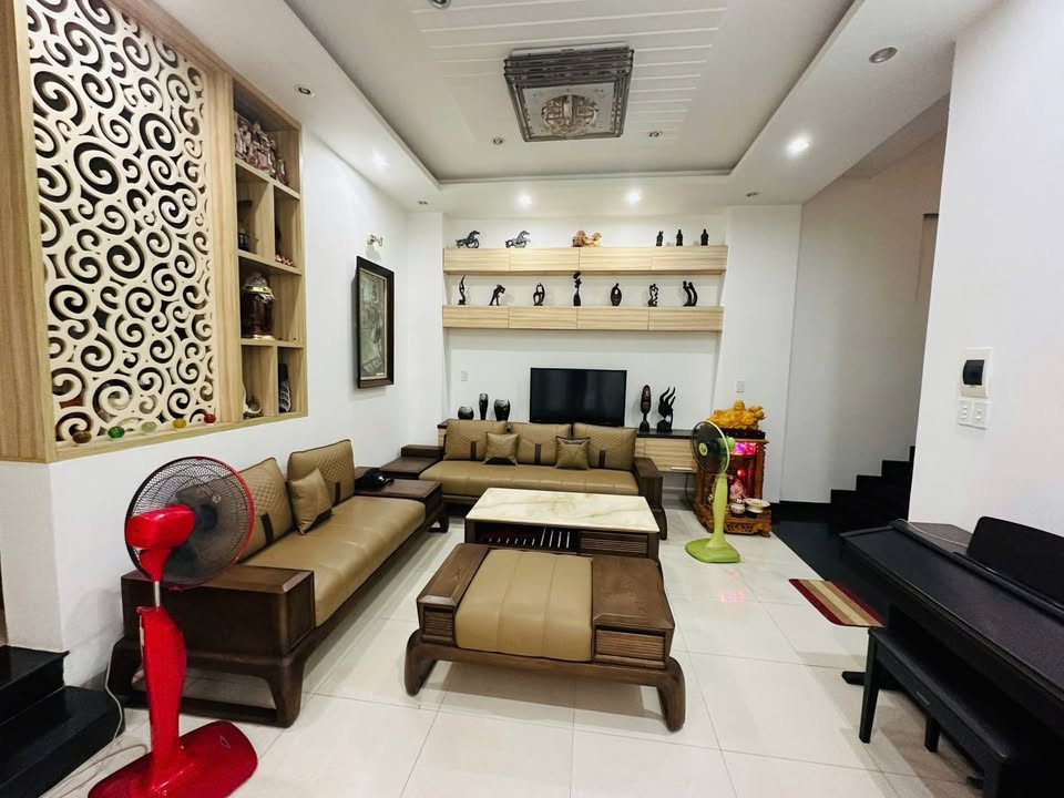 Mặt tiền FrontHouse Hải Châu 107m² giá 13.9 tỷ - Cơ hội đầu tư vàng!