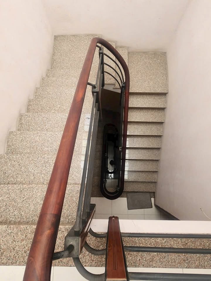 Nhà 4 tầng hẻm xe hơi 6m Huỳnh Văn Bánh, Phú Nhuận 68m² giá 15.5 tỷ - Bán gấp!