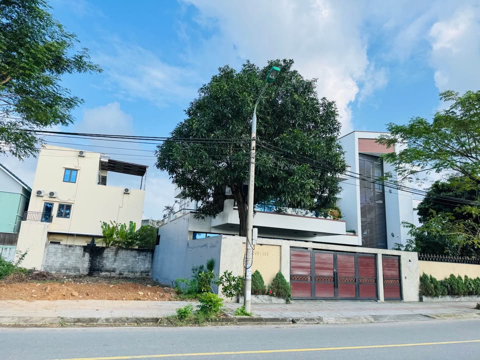 Biệt thự Tôn Thất Dương Kỵ, Tam Kỳ 249.3m² giá 17.5 tỷ - View sông Hòa Xuân mát mẻ!