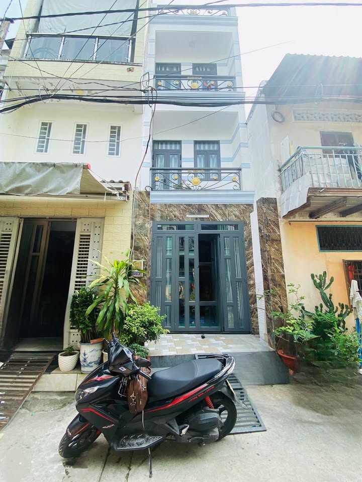 Nhà đẹp 4 tầng tại đường Chiến Lược, Bình Tân 27m² giá 4.4 tỷ - Tiện nghi đầy đủ, sẵn sàng ở ngay!
