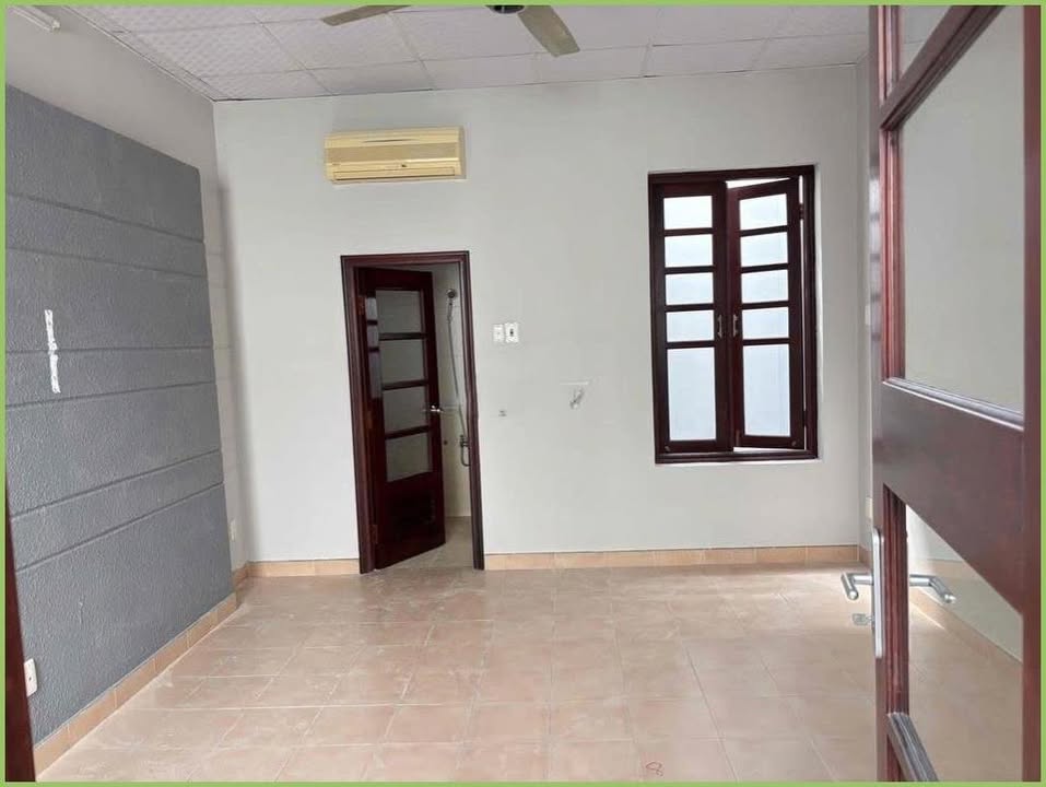 Cho thuê nguyên căn mặt tiền đường Hoa Hồng 68m² giá 37 triệu - Kinh doanh sầm uất!