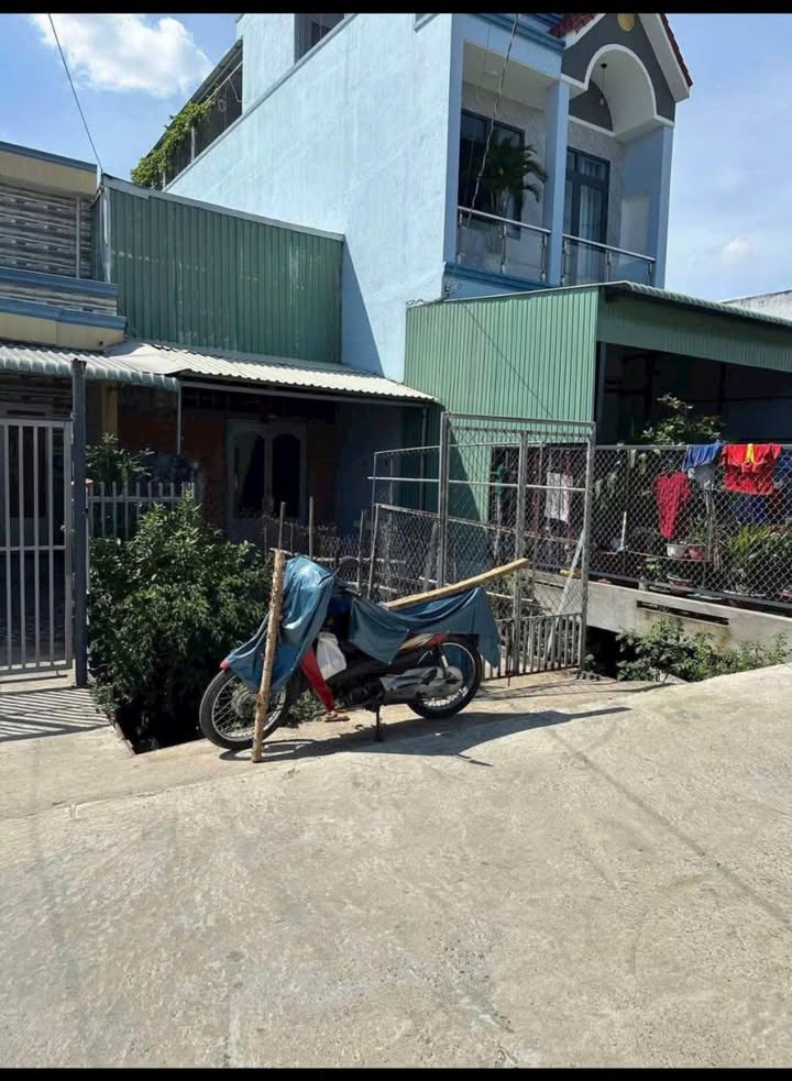 Nhà tiền chế hẻm 40 Nguyễn Minh, Tân An 60m² giá 950 triệu - Gần trường chuyên Long An!