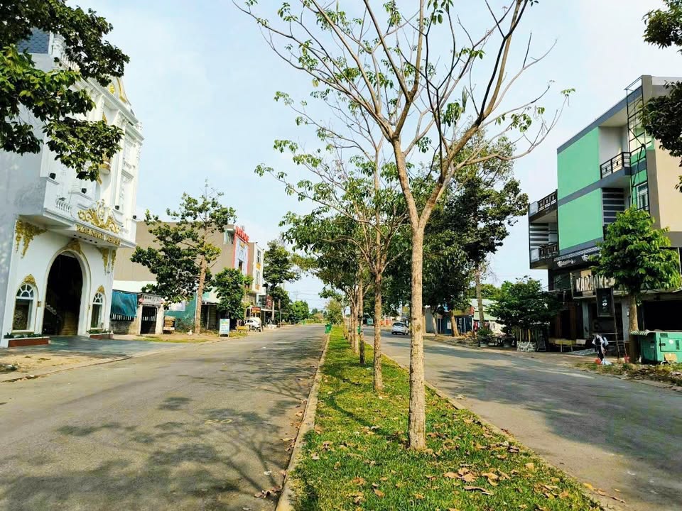 Đất nền KDC Hoàng Long Bến Lức 200m² giá 2.6 tỷ - Đầu tư sinh lời ngay!