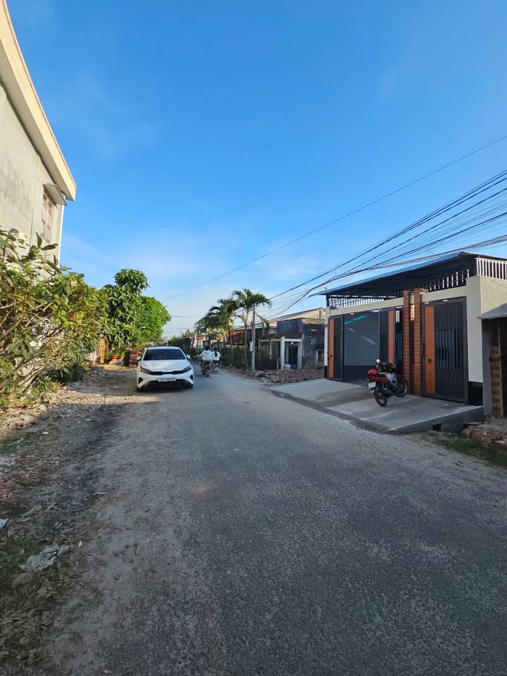 Nhà 2 tầng tại Long Hoa, Tây Ninh, 168m² giá 2.59 tỷ - Đầu tư sinh lời ngay!