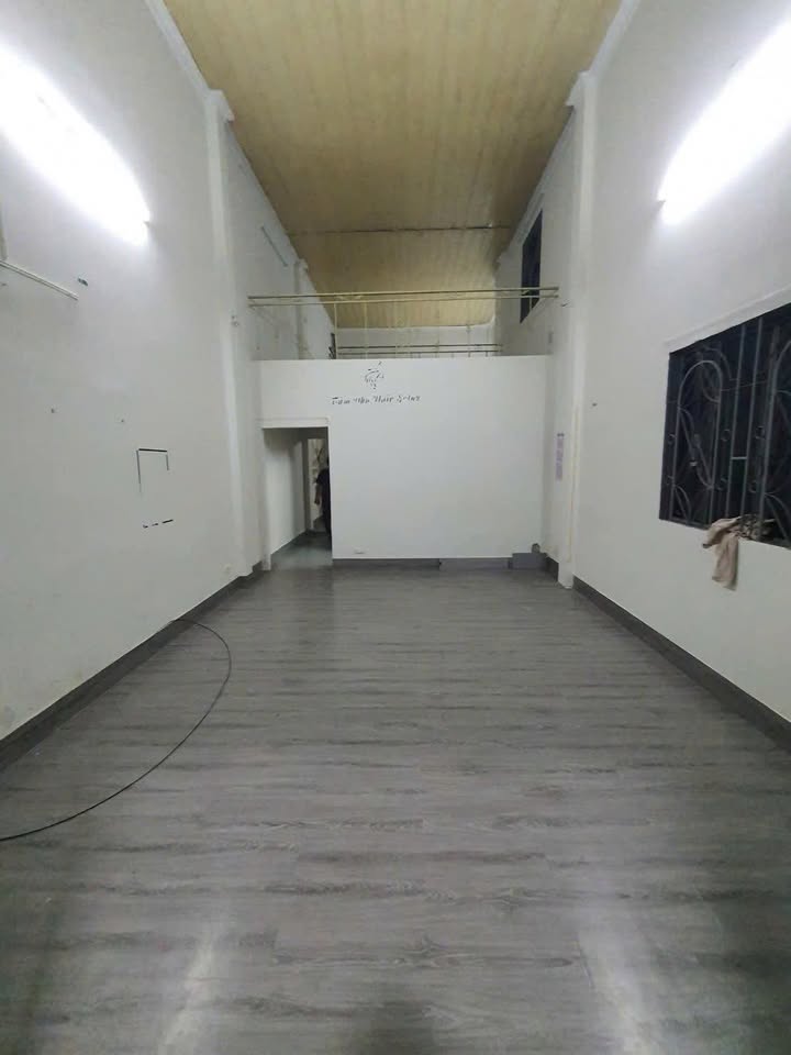 Nhà mặt tiền hẻm thông xe hơi Hiệp Thành Q12 73m² giá 6 triệu - Kinh doanh lý tưởng!