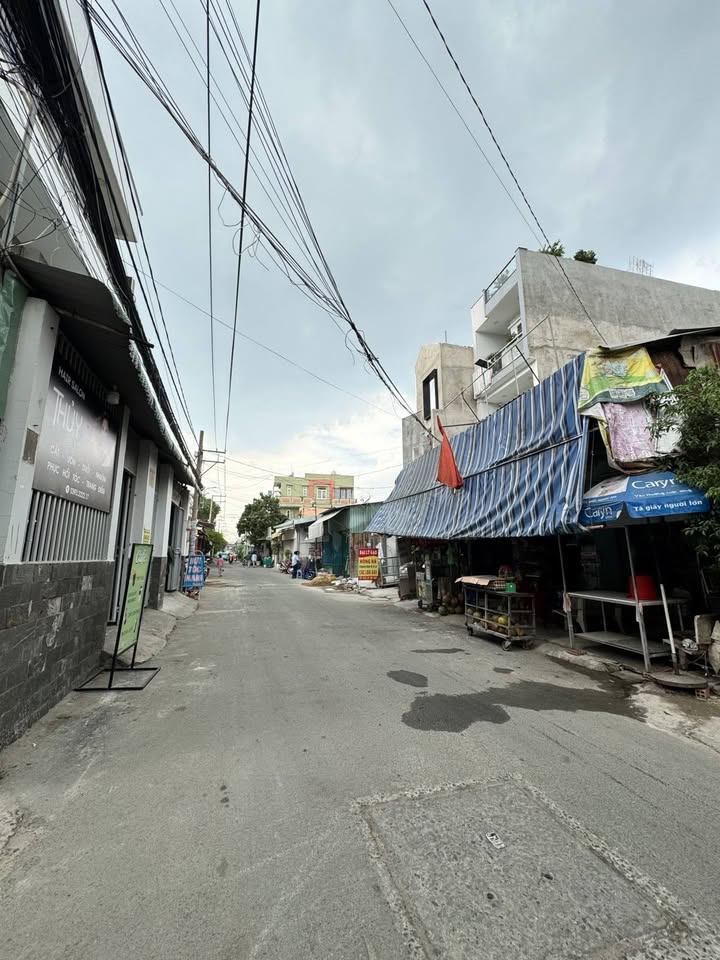 Nhà 64m² Hiệp Bình Phước Thủ Đức chỉ 2.2 tỷ - Ô tô vào tận sân!