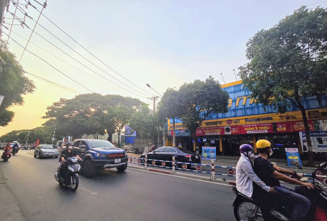 Nhà 2 Lầu 1 Trệt Đường Nguyễn Ái Quốc, Tân Hiệp, Biên Hòa 110m² giá 9.95 tỷ - Vị trí kinh doanh đắc địa!