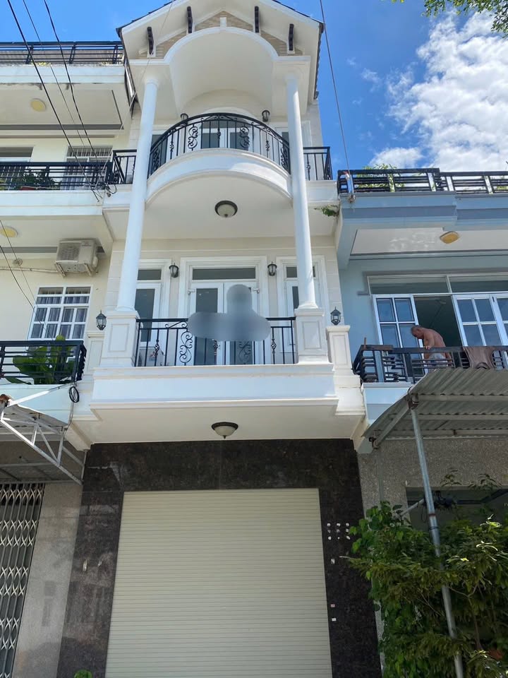 Nhà mặt tiền đường lớn 13m Vĩnh Hoà, Nha Trang 60m² giá chỉ 6,3 tỷ - Cơ hội đầu tư tuyệt vời!