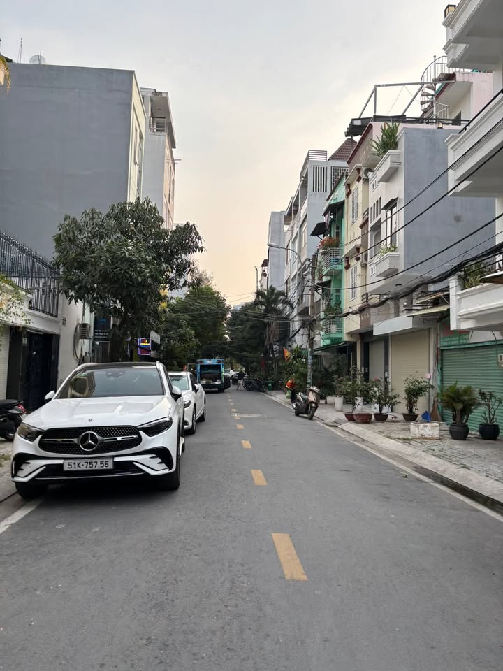 Mặt tiền đường Tân Mỹ Quận 7 - Diện tích 40m² - Sổ đỏ chính chủ, giá thỏa thuận!