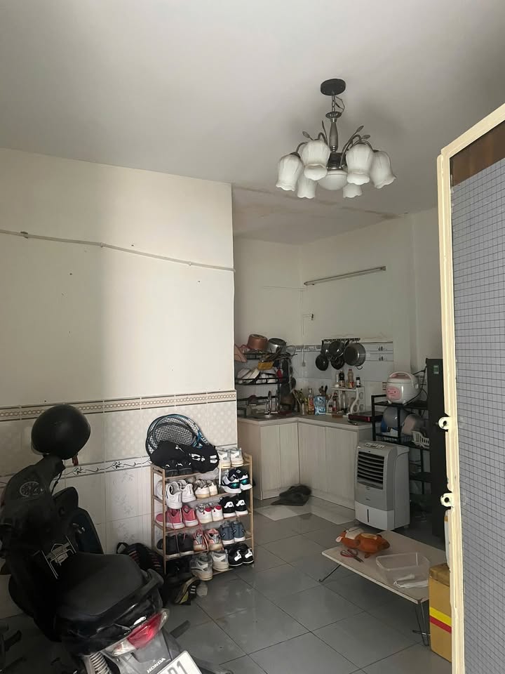 Nhà bán Nguyễn Văn Quỳ, Quận 7, 38m² giá 1.8 tỷ - Không thể bỏ lỡ!