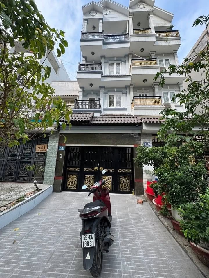 Nhà mặt tiền đường Cao Thị Chính, phường Phú Thuận, quận 7 - Diện tích 80m² - Kinh doanh thuận lợi!