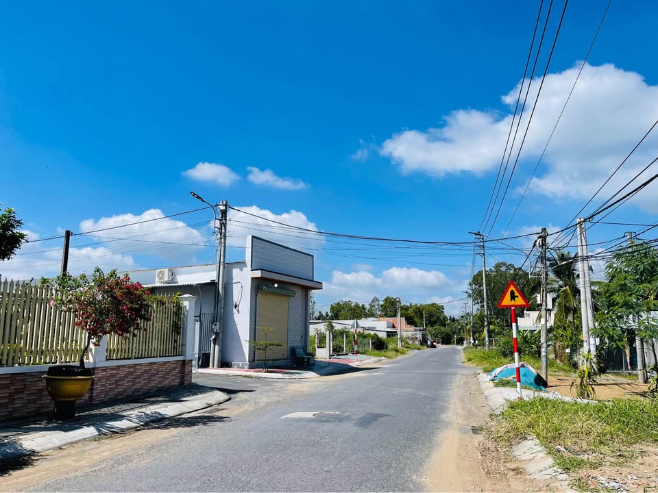 Đất nền Trà Vinh 100m² giá 740 triệu - Đường nhựa thông thoáng, khu dân cư đông đúc!