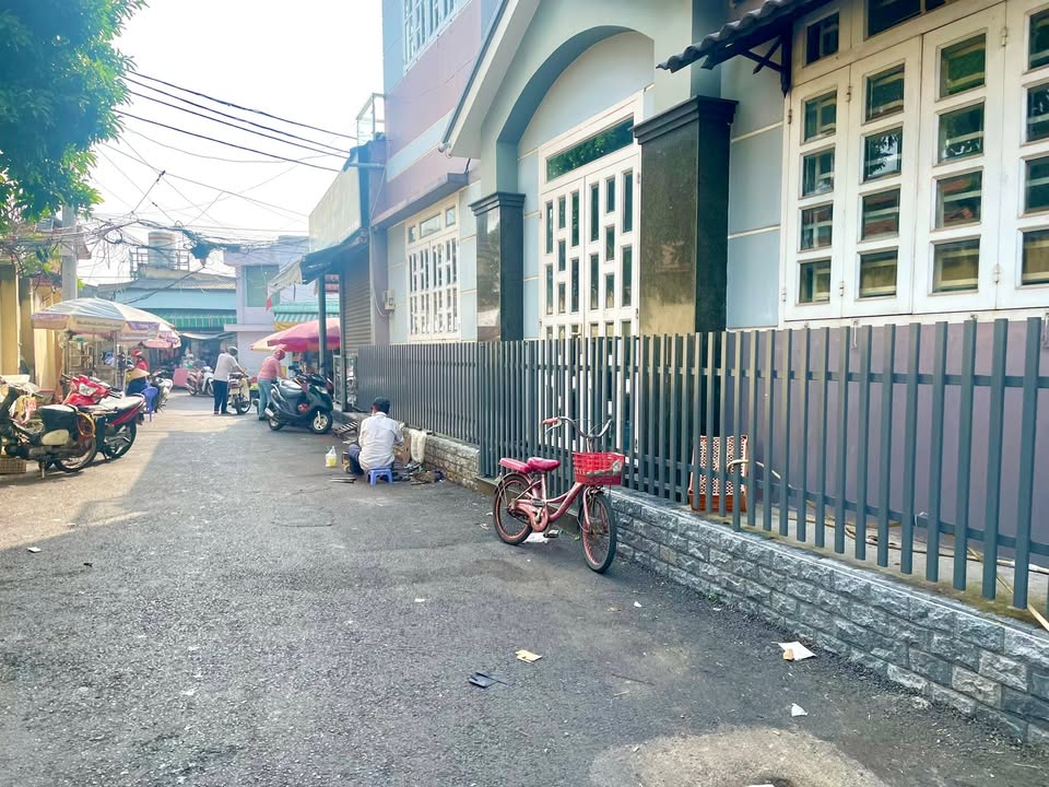 Nhà căn góc 61m² tại Linh Xuân, Thủ Đức - Giá chỉ 3.9 tỷ - Hẻm xe hơi, bước chân ra Quốc lộ 1K!