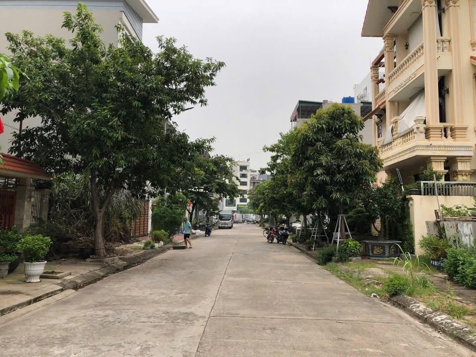 Đất nền Bãi Cháy, Hạ Long 140m² giá 9.8 tỷ - Khu vực đáng sống với tiện ích đầy đủ!