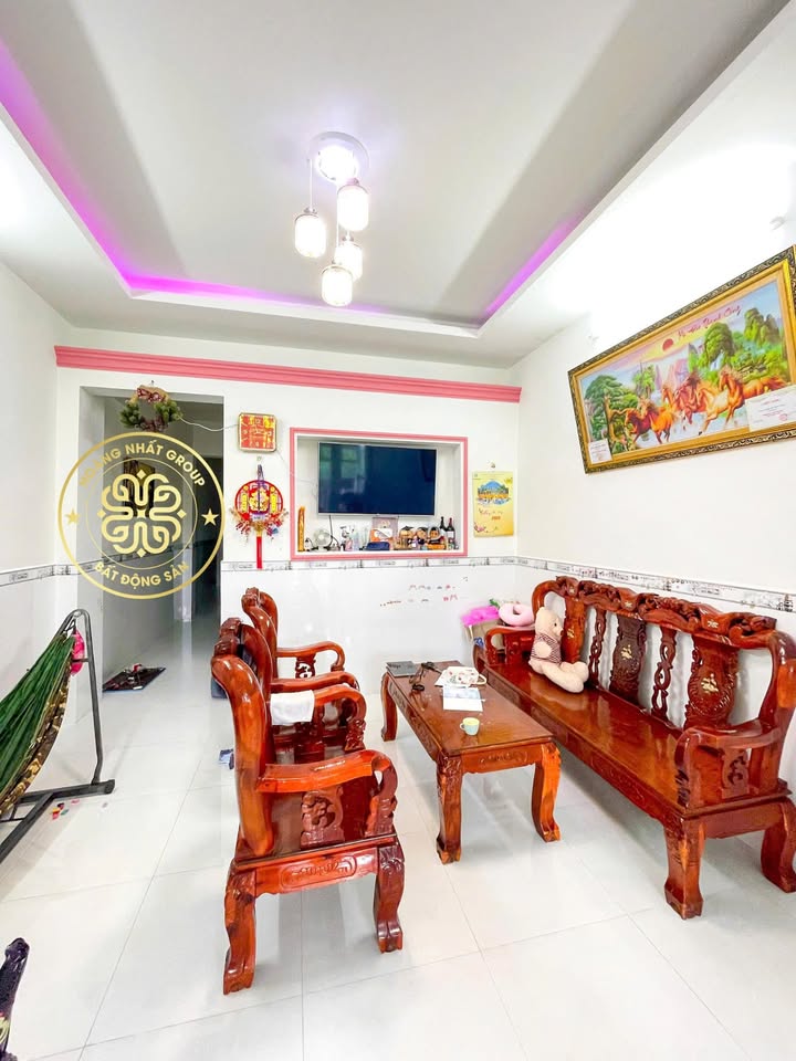 Nhà 1 trệt 1 lầu đường Dương Thị Cẩm Vân 85m² giá 2.3 tỷ - Nhà thiết kế hiện đại, chính chủ!