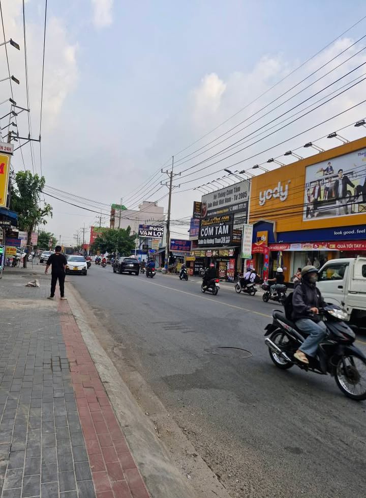 Nhà cấp 4 mặt tiền đường 22/12, An Phú, Thuận An - Diện tích 238,5m², giá 7.9 tỷ - Cơ hội đầu tư sinh lời!