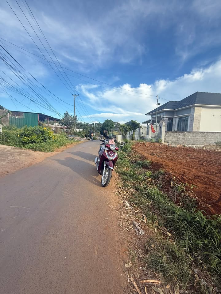 Đất nền Gia Nghĩa 180m² giá 950 triệu - Kinh doanh tuyệt vời!