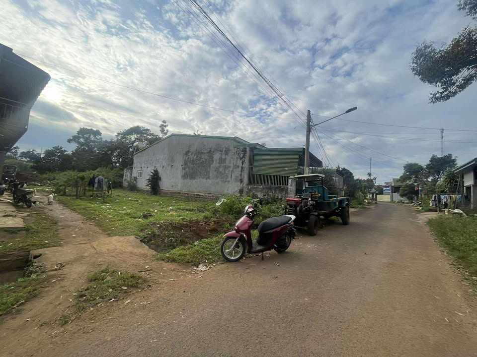 Đất mặt tiền đường Văn Cao, Đắk Mil 300m² giá 2.55 tỷ - Cơ hội đầu tư tuyệt vời!