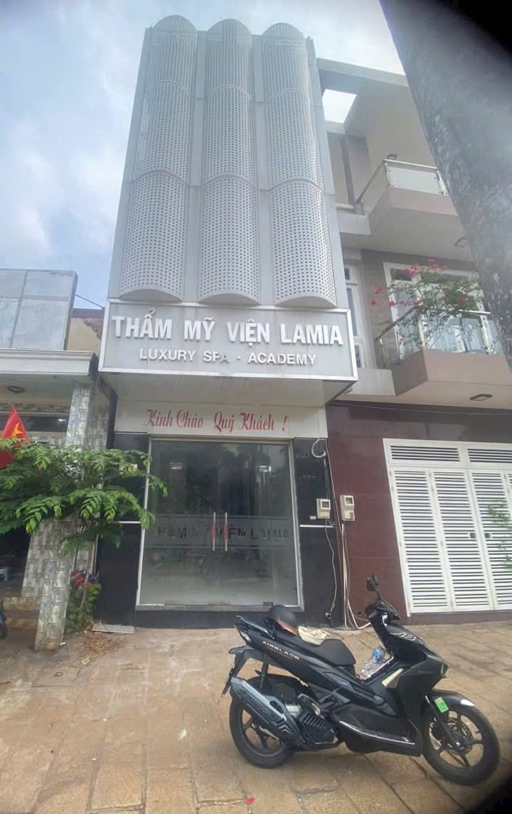 Bán gấp FrontHouse 1 trệt 3 lầu đường Cách Mạng Tháng 8, 48m² giá 6.4 tỷ - Kinh doanh sầm uất!