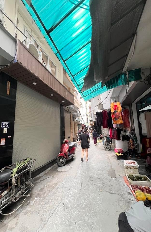 Nhà mặt chợ Hào Nam, Đống Đa 33m² giá 9 tỷ - Kinh doanh thuận lợi!