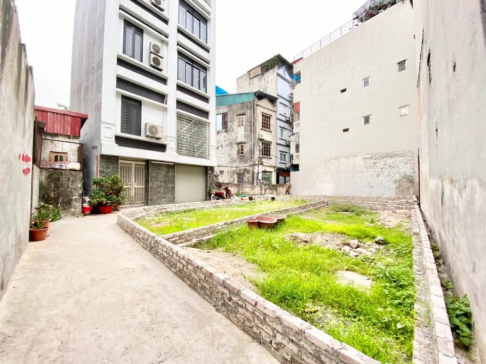 Nhà riêng Hoài Đức 43m² giá 5.28 tỷ - Ô tô đỗ cổng, 2 mặt thoáng!