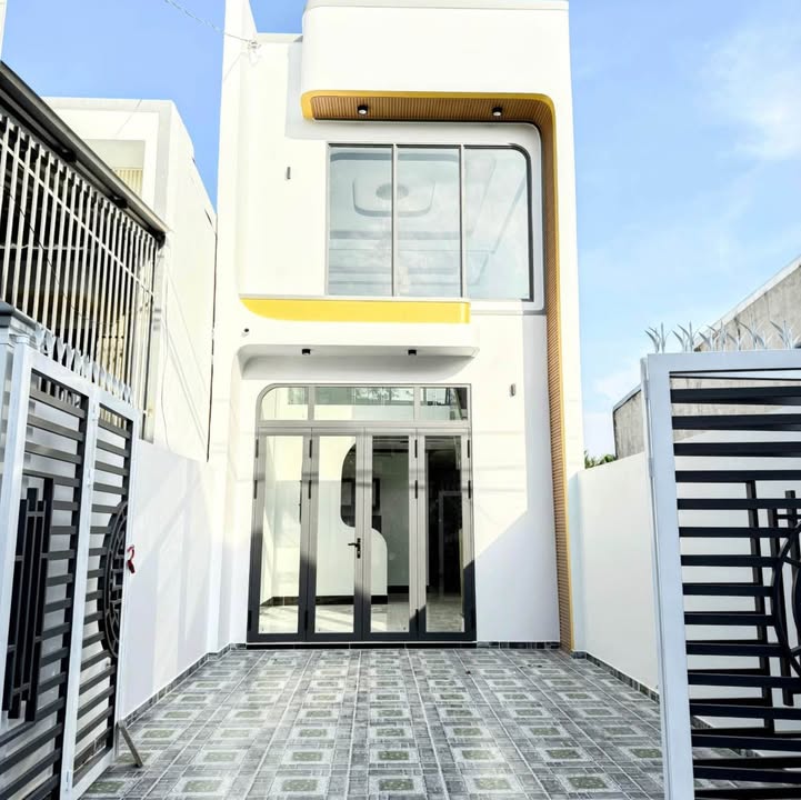 Nhà trệt lửng KDC Bờ Đai Đông, Vĩnh Long 65m² giá 1.35 tỷ - Sân đậu ô tô tiện lợi!