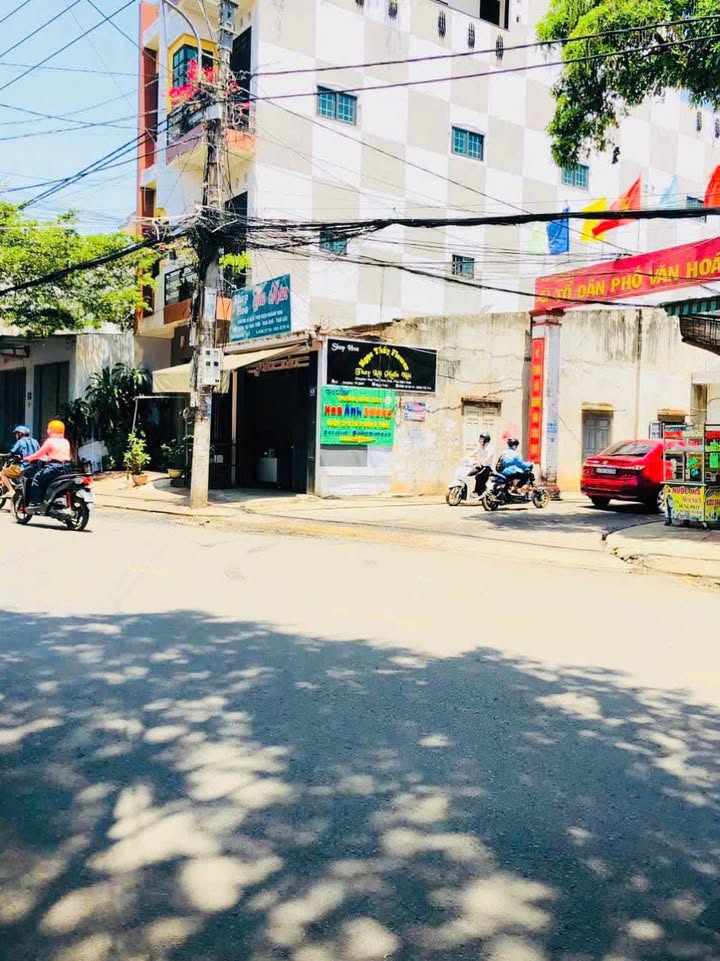 Nhà 2 mặt tiền đẹp tại Ama Khê, Buôn Ma Thuột 103.5m² giá chỉ 8.5 tỷ - Cơ hội đầu tư sinh lời cao!