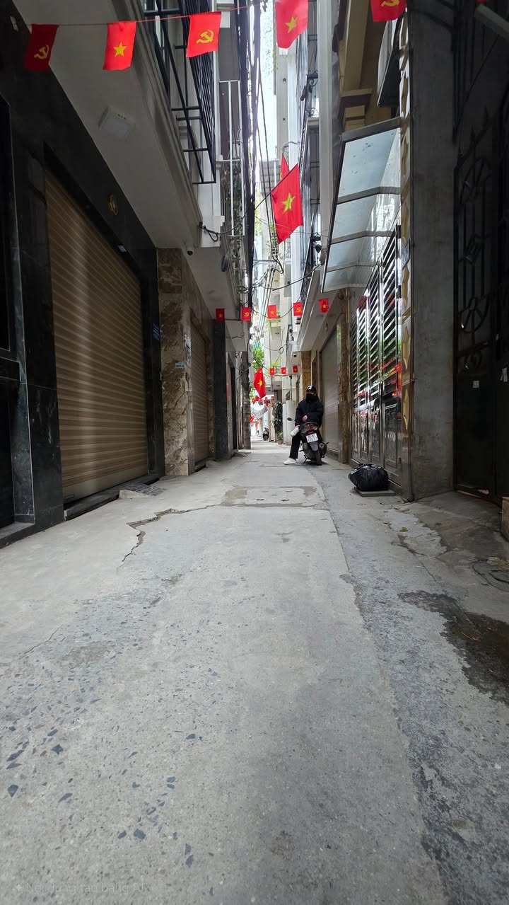 Nhà FrontHouse Cầu Giấy 46m² giá 12.95 tỷ - Kinh doanh sầm uất, ô tô đỗ cửa!