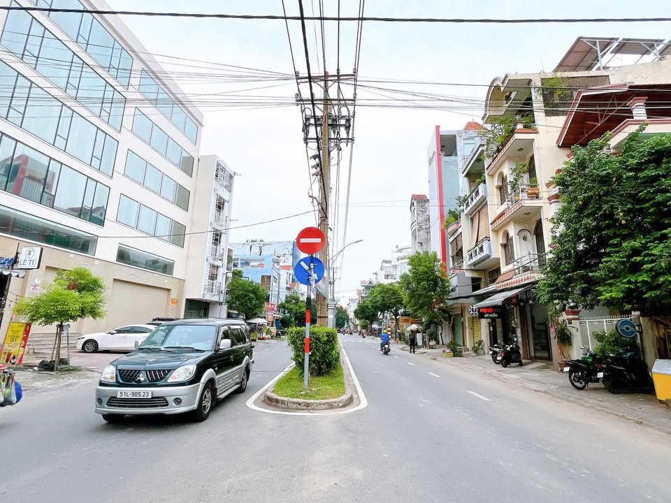 Đất nền Tân Sơn Nhì, Quận Tân Phú 240m² giá 27.5 tỷ - Sổ hồng chính chủ, vị trí đắc địa!