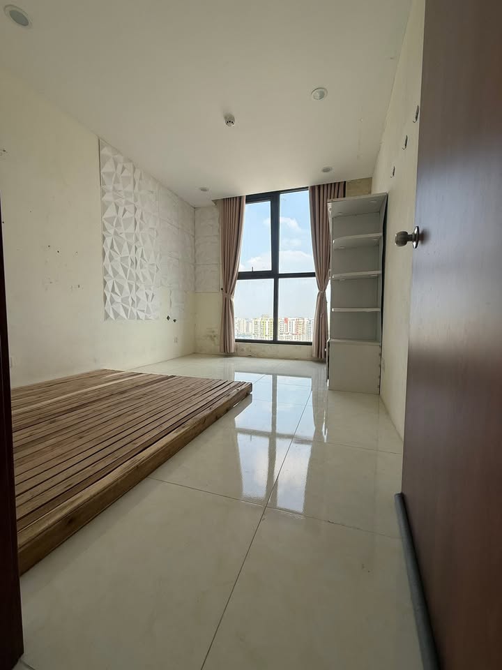 Chung cư 300 Nguyễn Xiển 100m² giá 10 triệu - Căn góc thoáng mát, yên tĩnh!