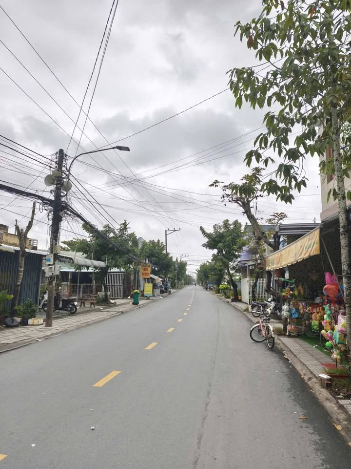 Nhà trệt 2 mặt tiền đường 30/4, Sóc Trăng - Giá 2.4 tỷ!