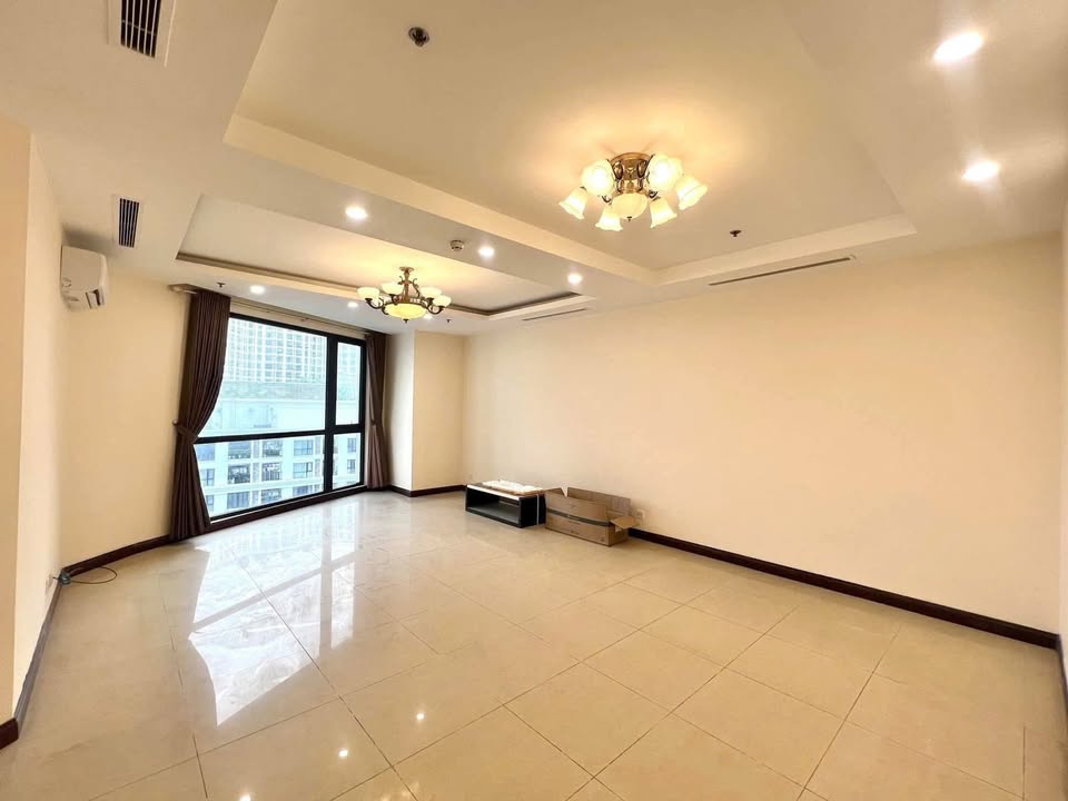 Căn hộ 2 ngủ Royal City 100m² giá chỉ 10 triệu - Sẵn sàng vào ở ngay!