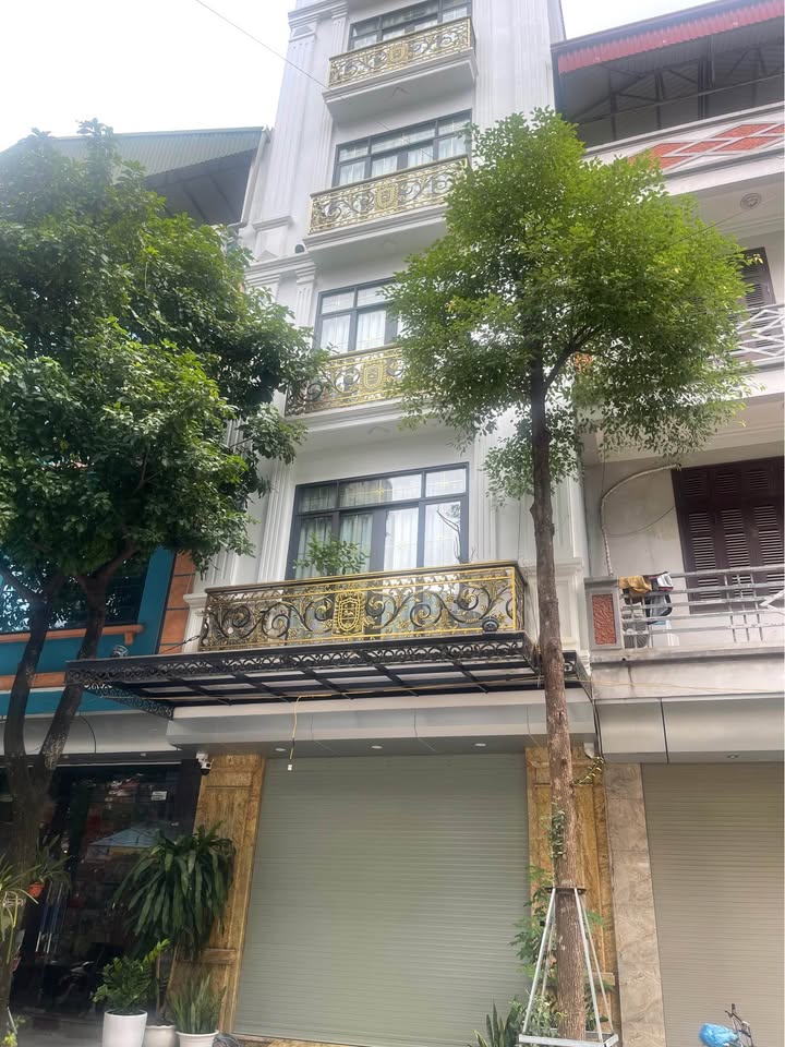 Nhà 5 tầng mặt phố Xa La, Hà Đông giá 22 tỷ - Đầu tư sinh lời ngay!